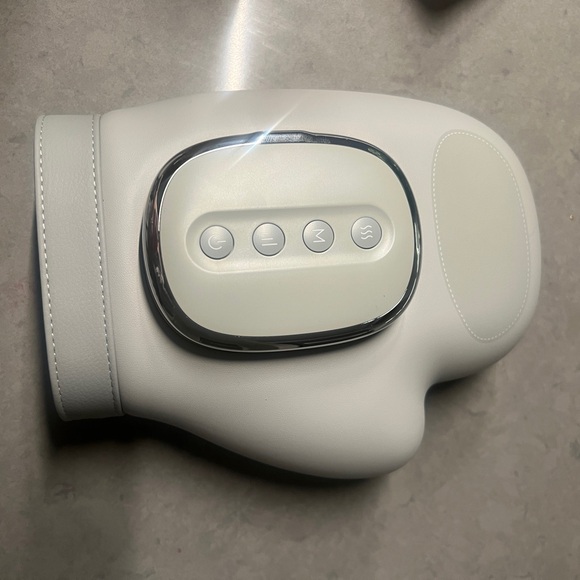 White VR Hand massager